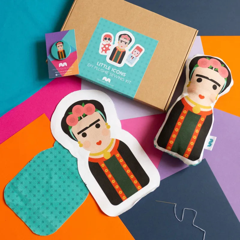 Clustog Frida Plushie - Cit Gwnïo DIY