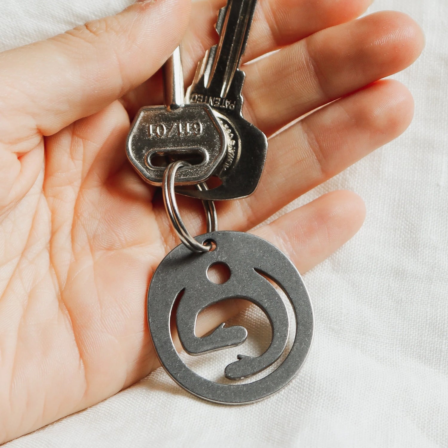 Pivot 'hug' keyring in models hand