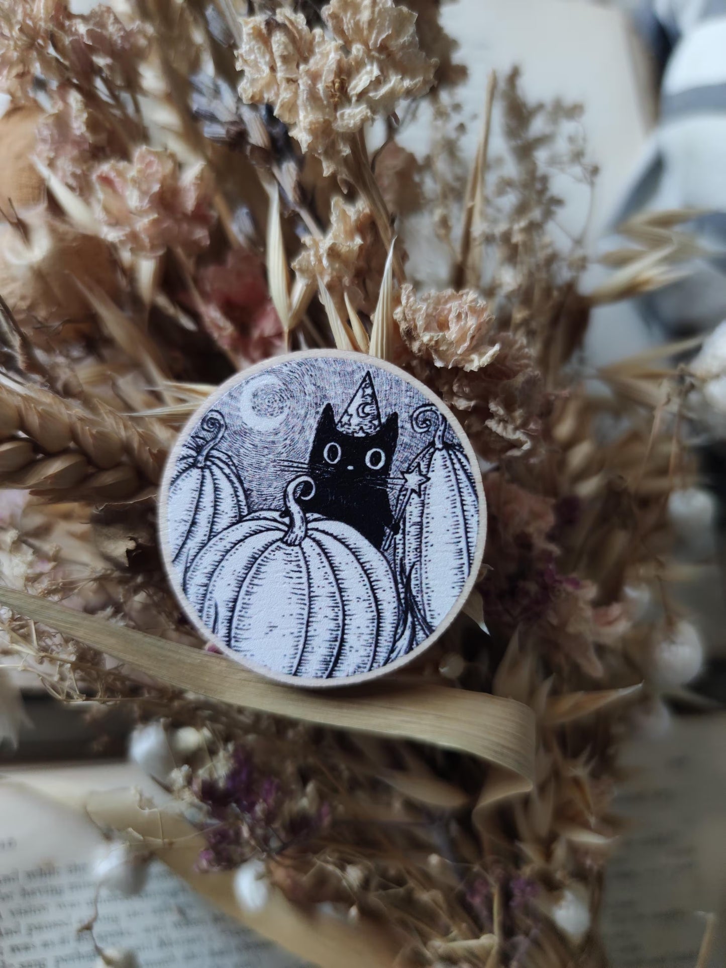 Pin Enamel Lady in the Moon 