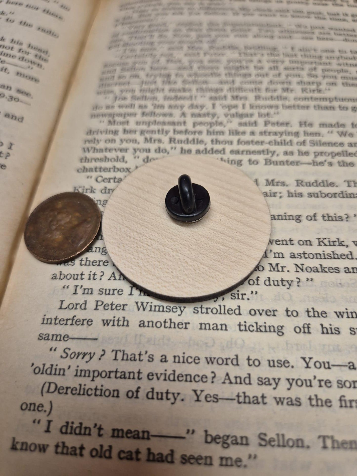 Pin Enamel Lady in the Moon 
